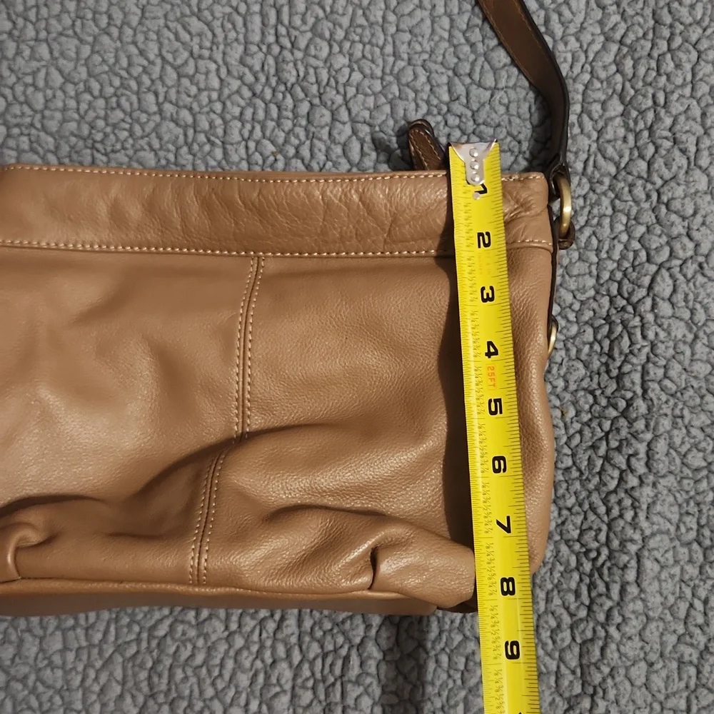 Croft And Barrow Early 2000s Leather Shoulder Bag Camel Colored
